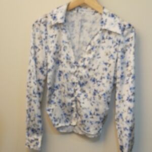 E5 Zara XS Floral Blue and White Blouse NWOT